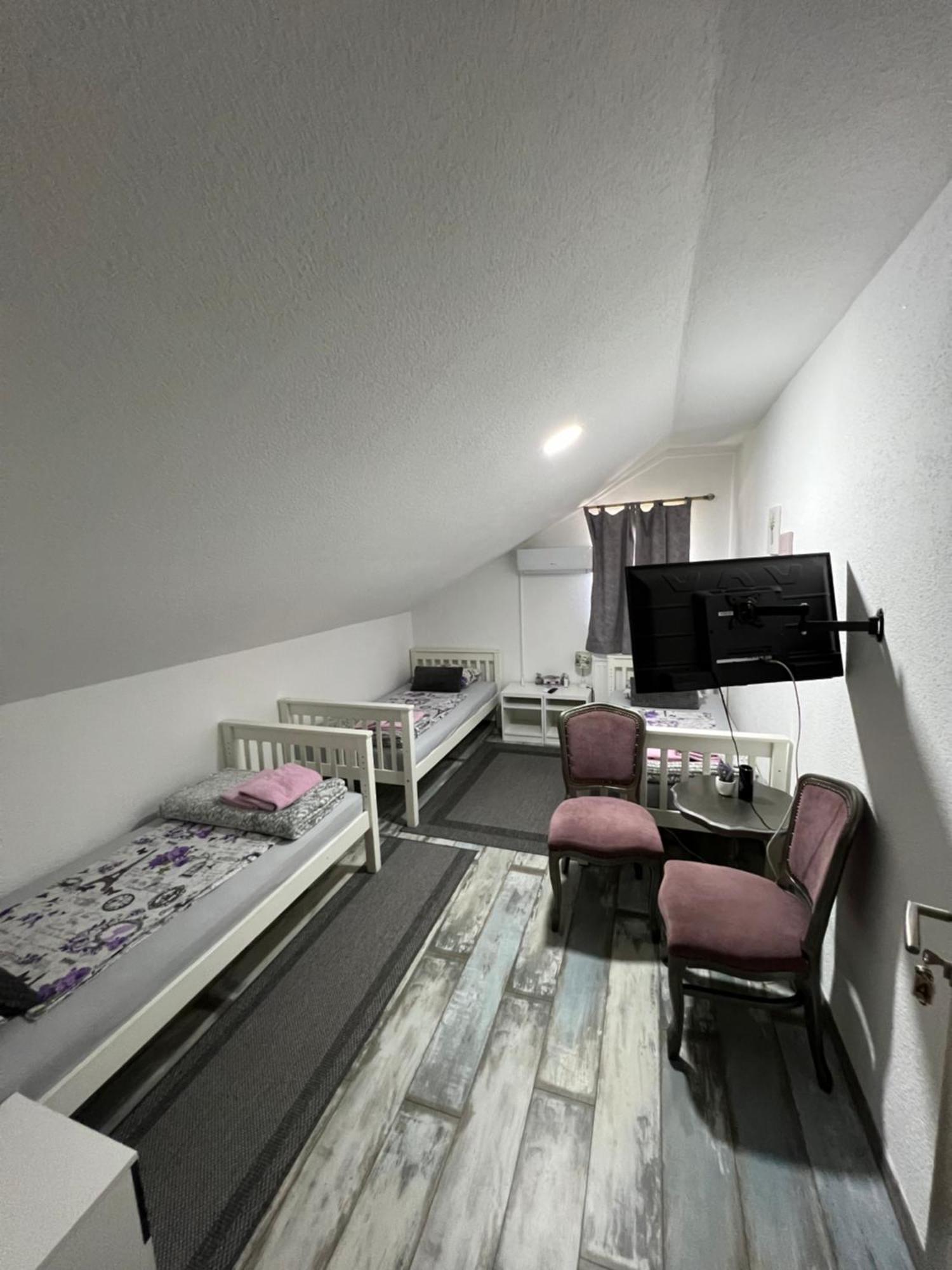 Prenociste-Sobe-Rooms-Aman Bihać Værelse billede